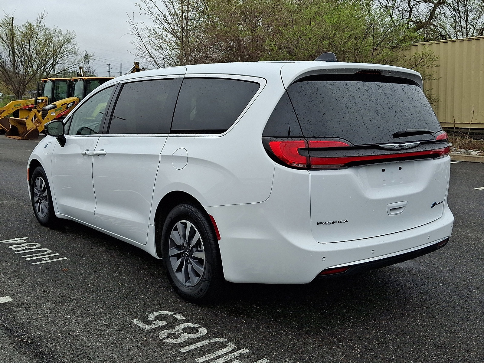 Used 2024 Chrysler Pacifica Select image 4