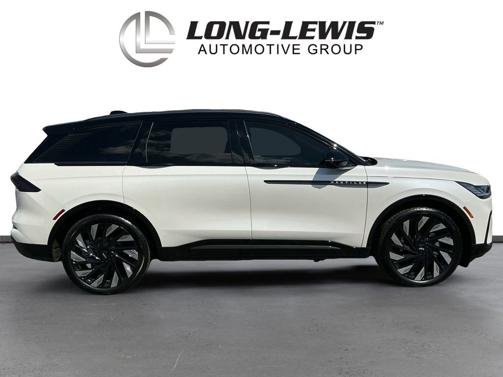 Certified 2025 Lincoln Nautilus Reserve AWD/4WD image 8