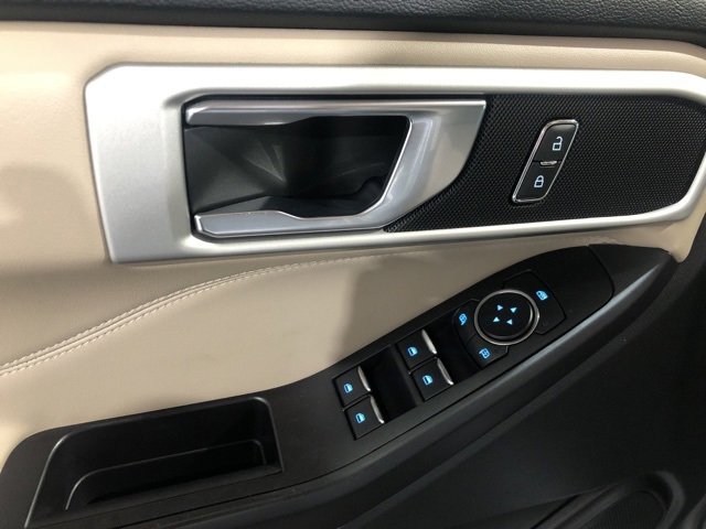 Used 2020 Ford Explorer XLT w/ Equipment Group 202A image 5