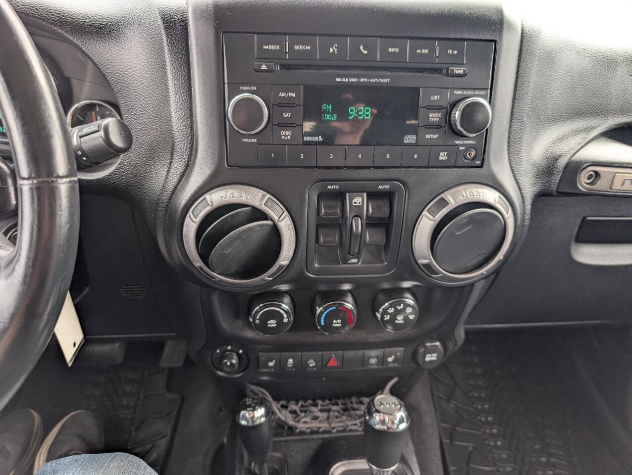 Used 2013 Jeep Wrangler Unlimited Sahara AWD/4WD image 15