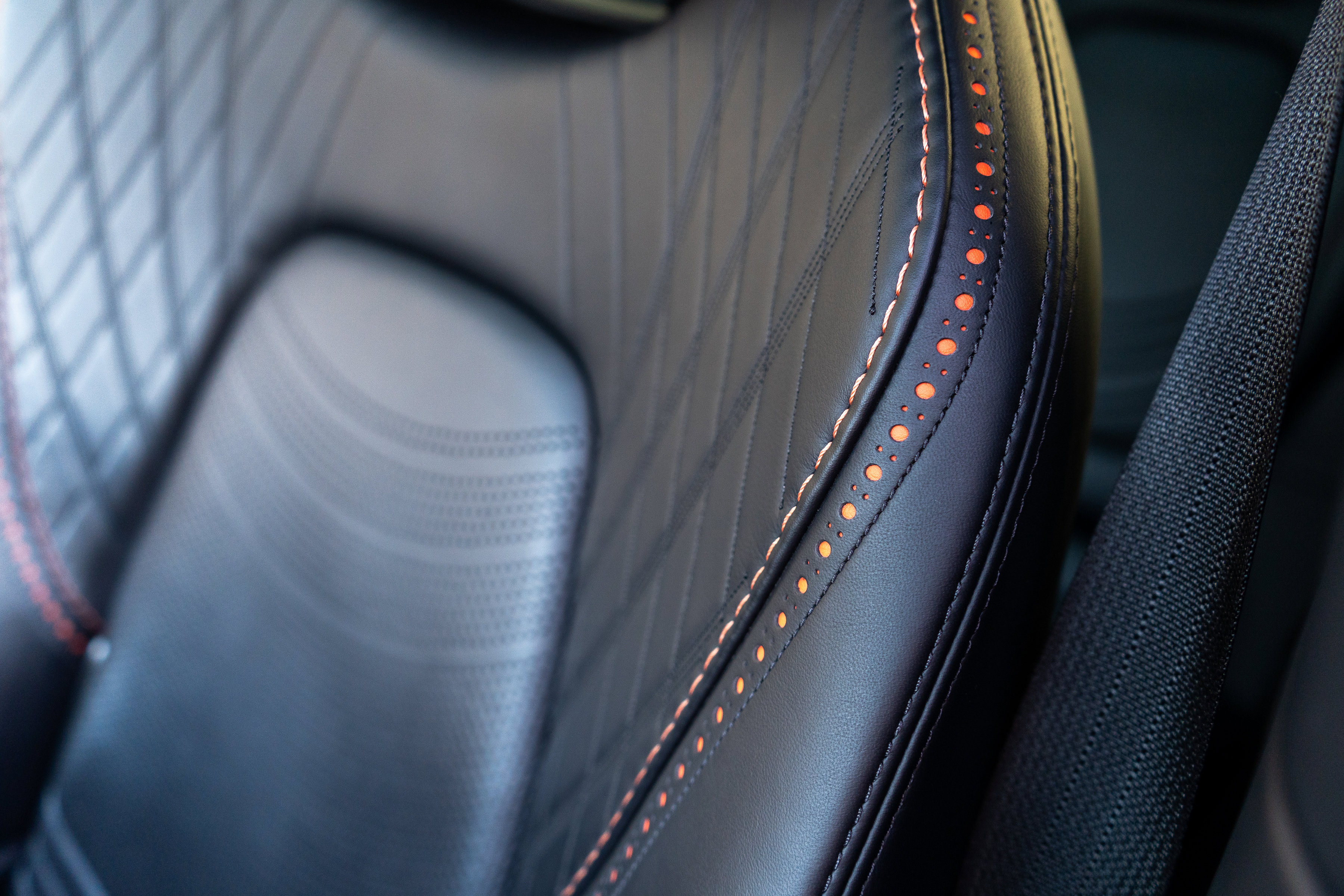 Used 2022 Aston Martin DBX image 13