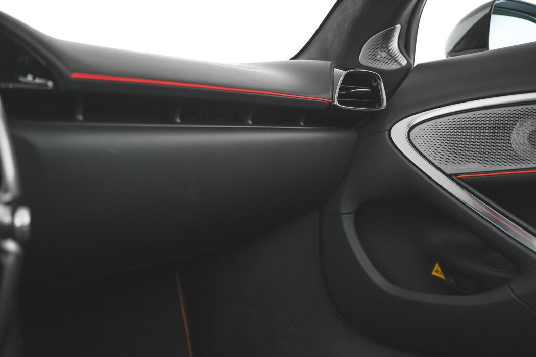 Used 2025 McLaren Artura Spider RWD image 23