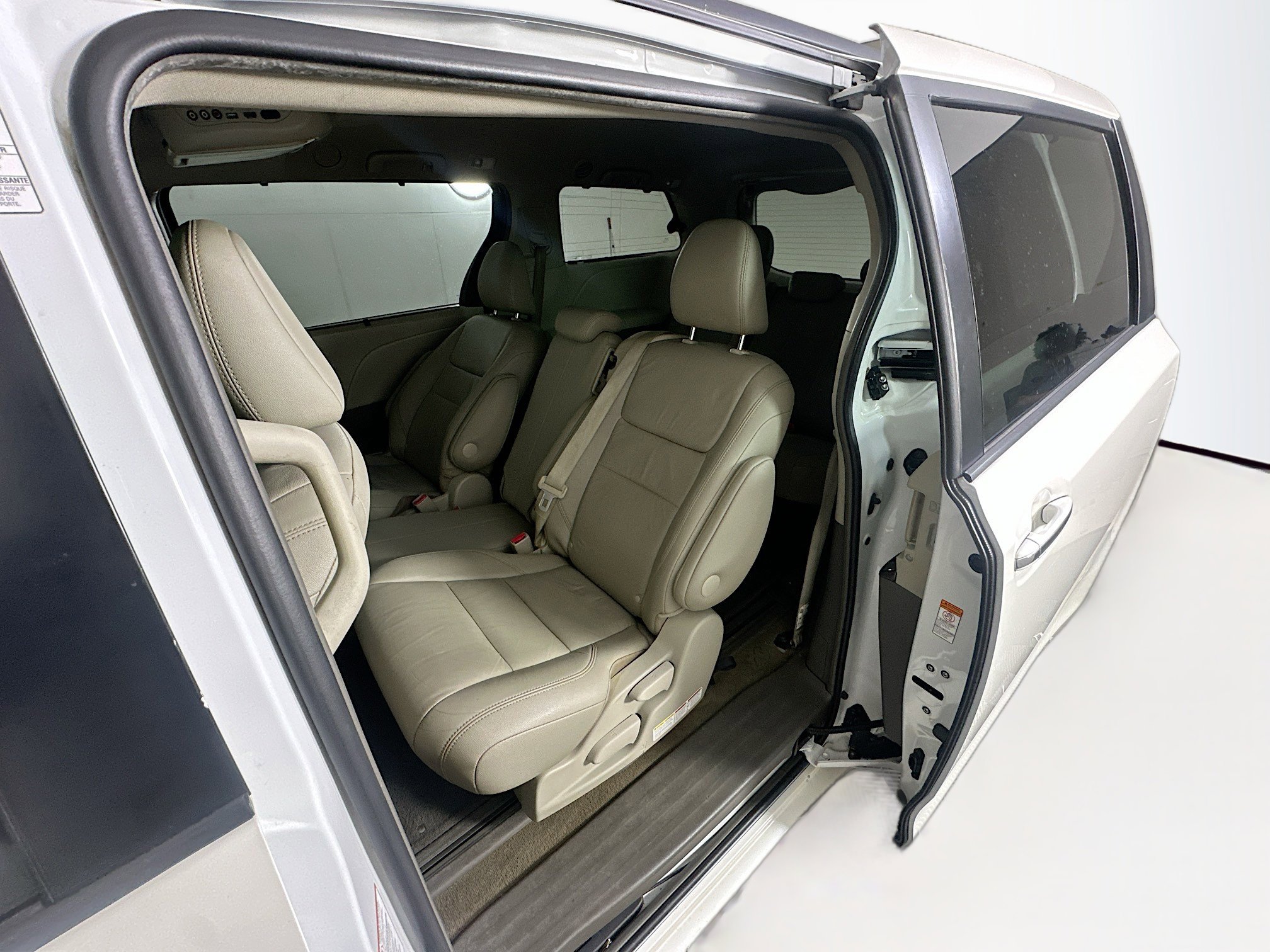 Used 2017 Toyota Sienna XLE image 26