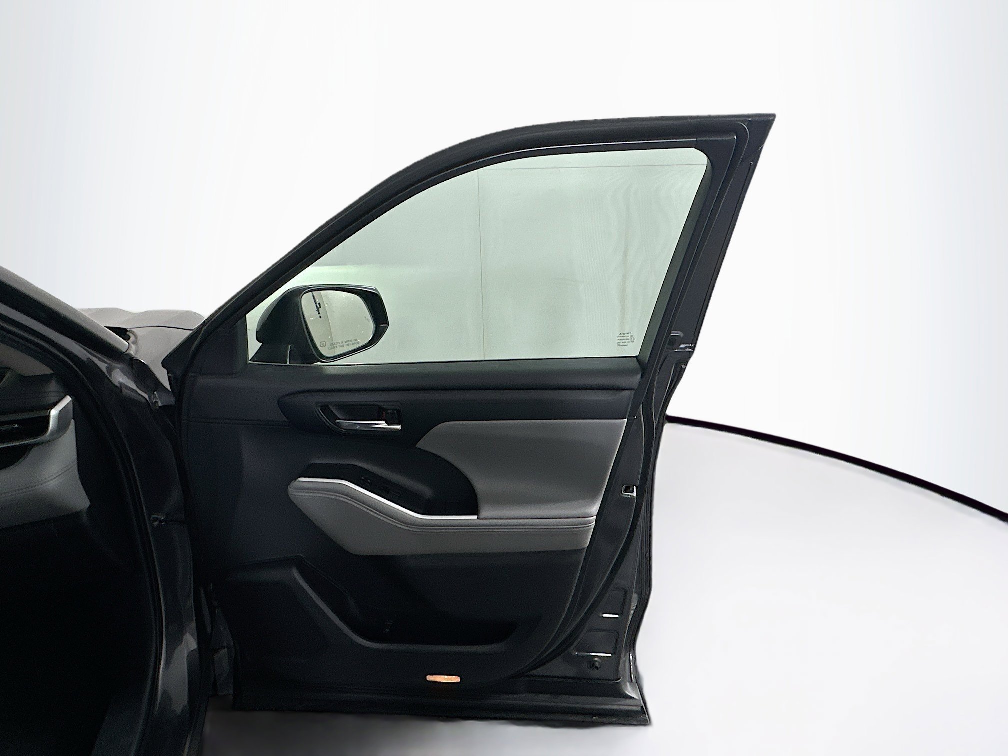 Used 2023 Toyota Highlander XLE image 36