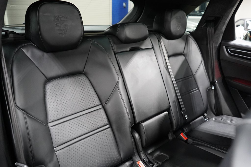 Used 2023 Porsche Cayenne GTS w/ Premium Package Plus AWD/4WD image 31