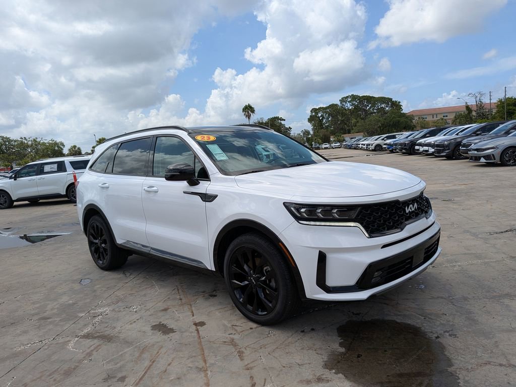 Certified 2023 Kia Sorento SX FWD image 2