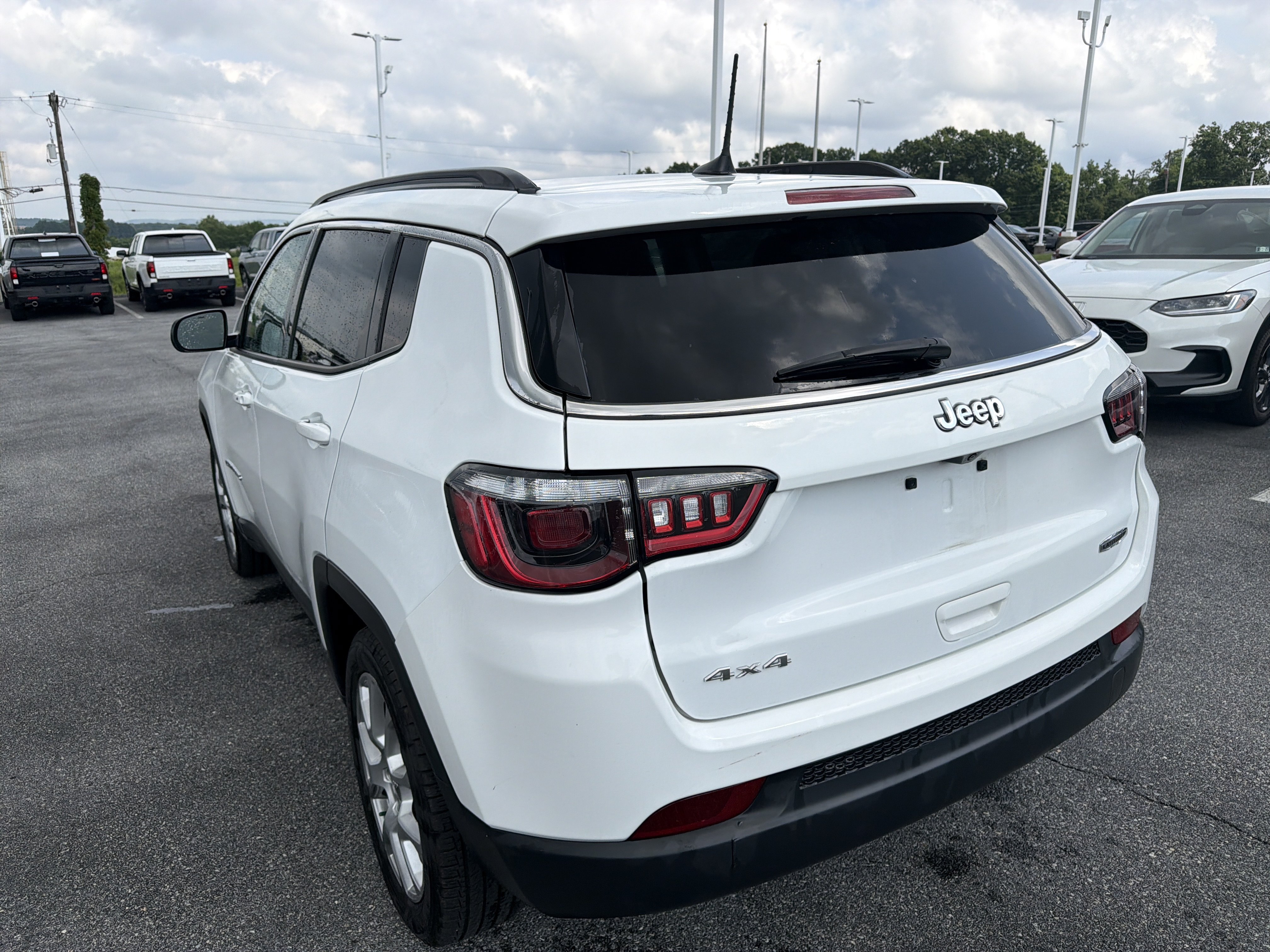 Used 2022 Jeep Compass Latitude w/ Sun and Sound Group AWD/4WD image 5