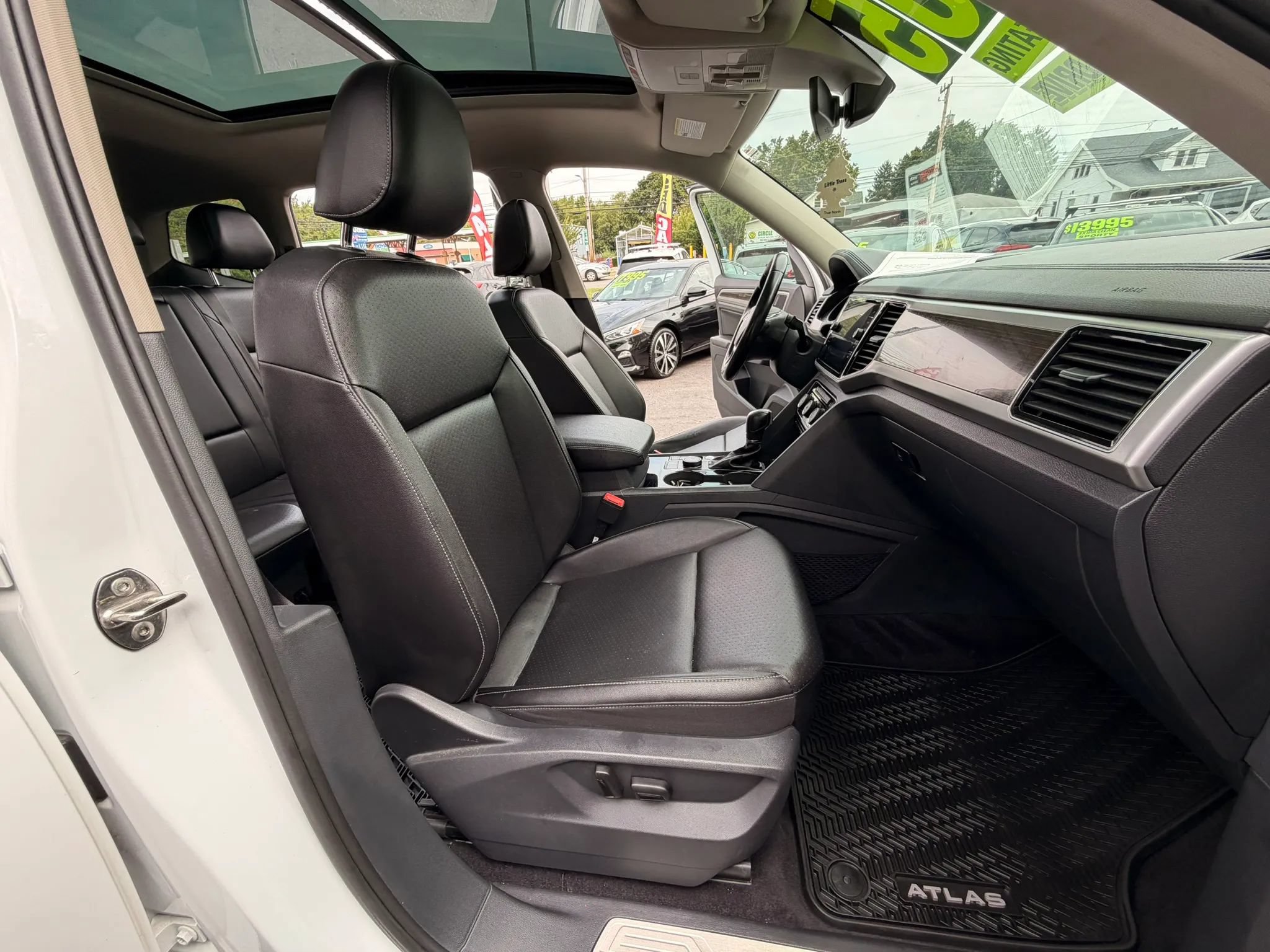 Used 2018 Volkswagen Atlas SEL AWD/4WD image 16