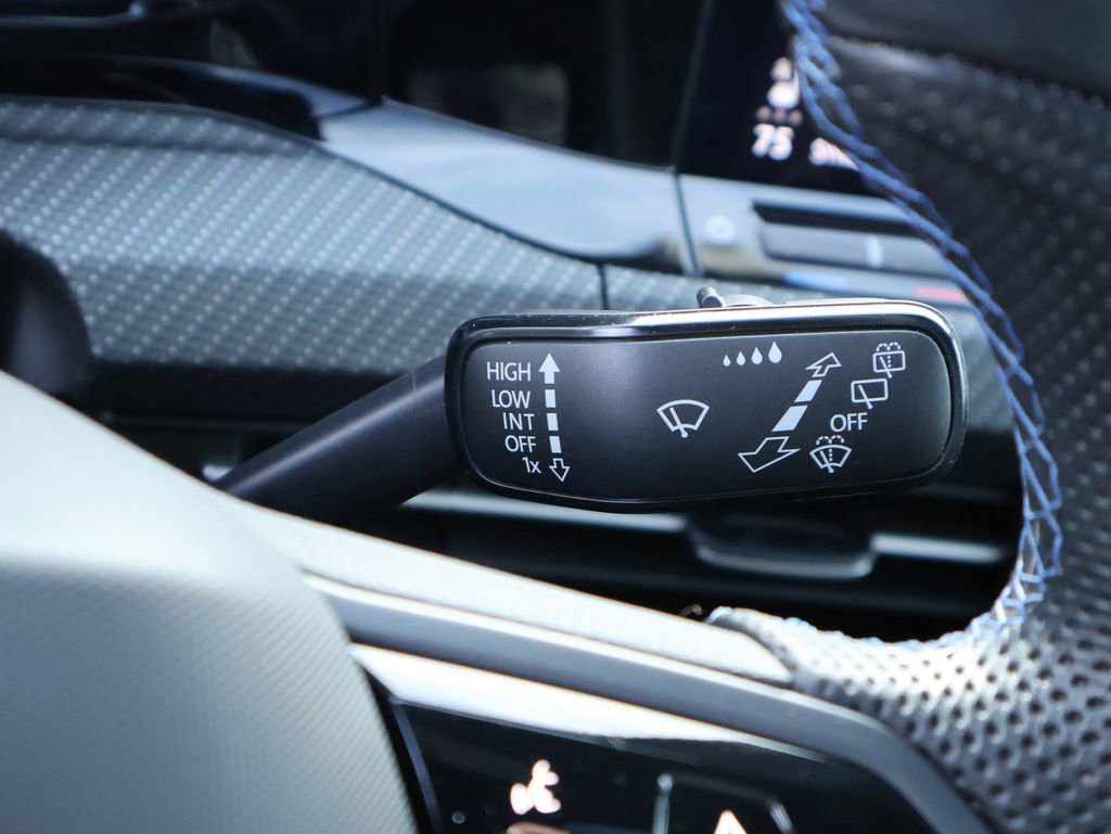 Certified 2024 Volkswagen Golf R image 37