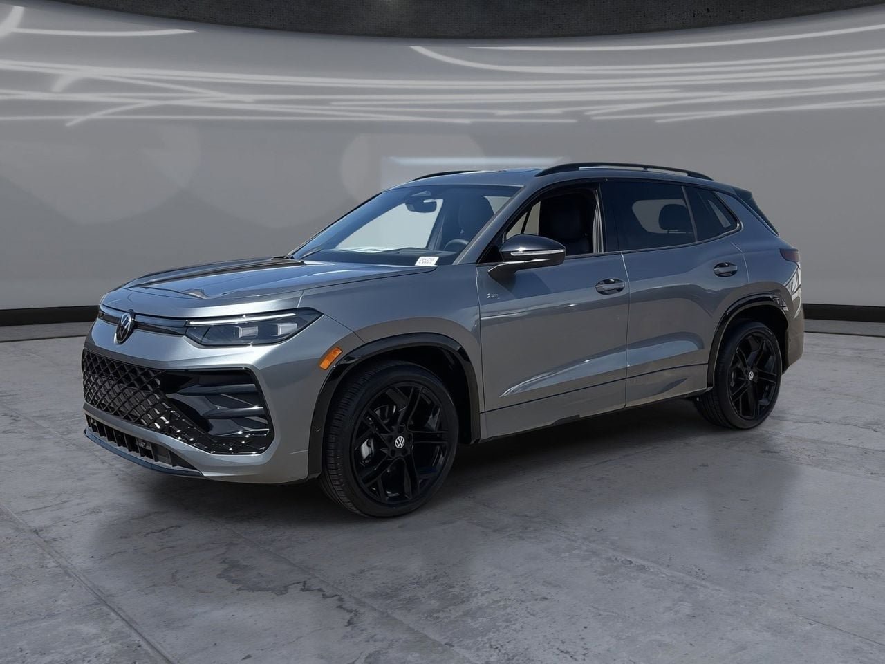 New 2026 Volkswagen Tiguan SE R-Line FWD image 1