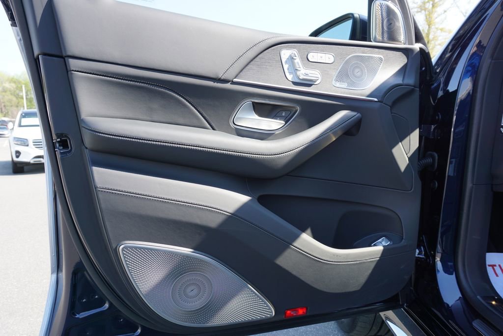 Certified 2025 Mercedes-Benz Maybach GLS 600 4MATIC image 18