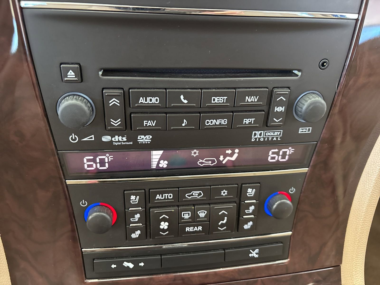 Used 2013 Cadillac Escalade Premium RWD image 31