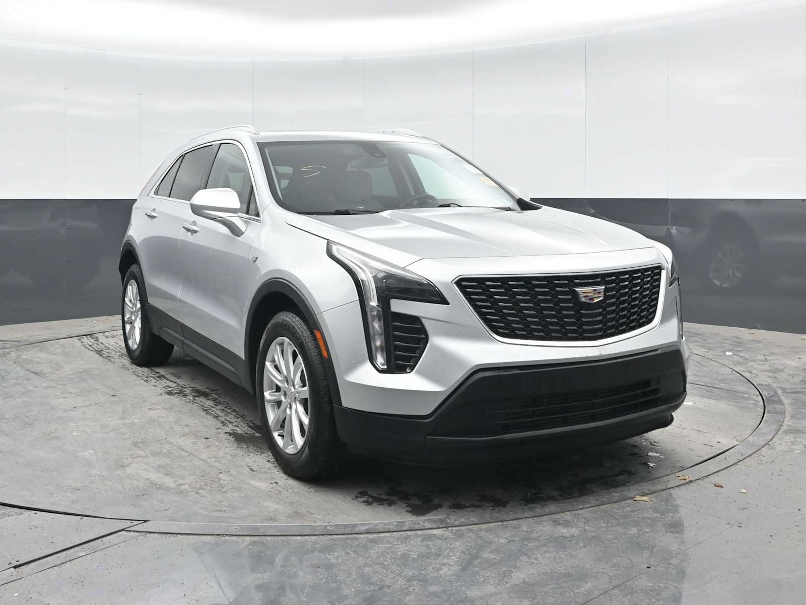 Used 2019 Cadillac XT4 Luxury w/ Cold Weather Package AWD/4WD image 6