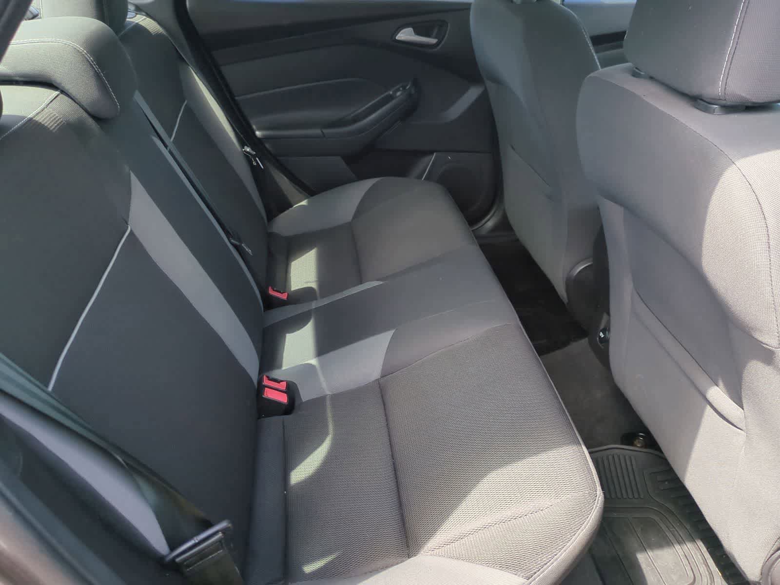 Used 2014 Ford Focus SE w/ SE Winter Package FWD image 20