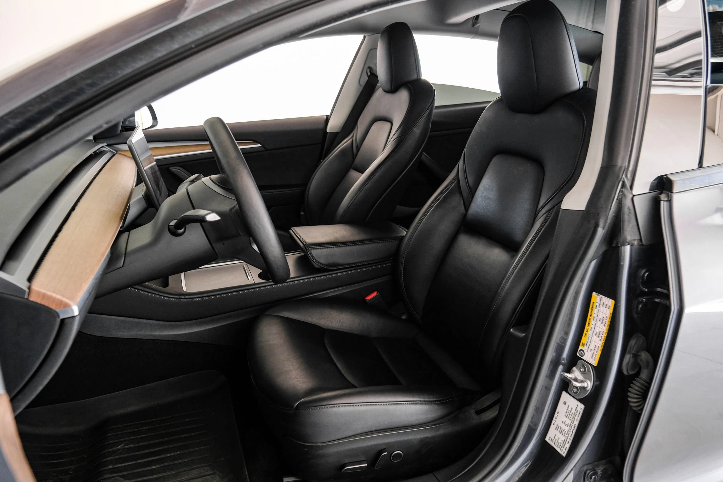 Used 2023 Tesla Model 3 Standard Range RWD image 4