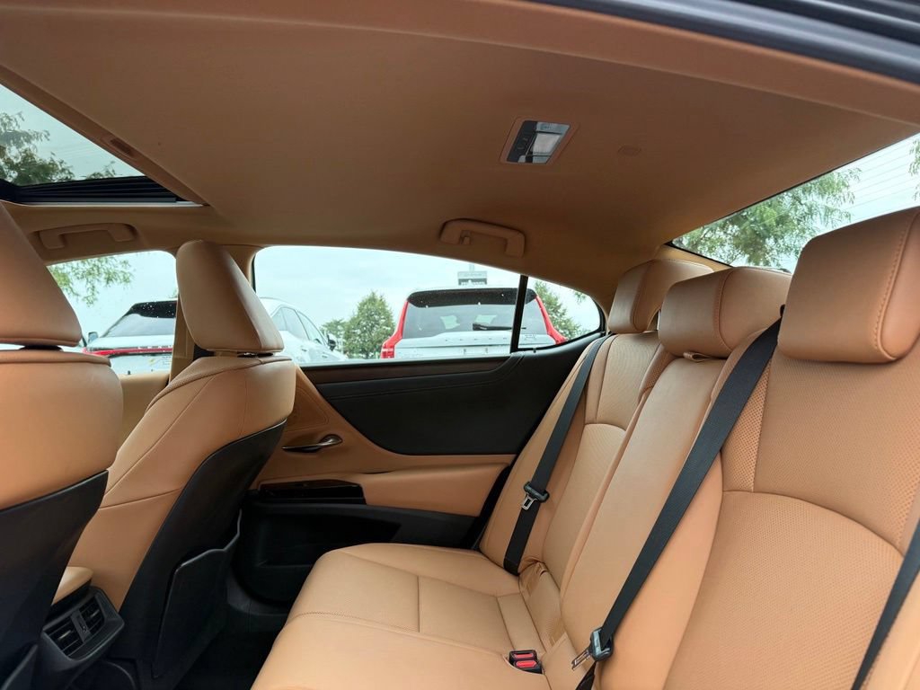 Certified 2023 Lexus ES 300h w/ Premium Package FWD image 17