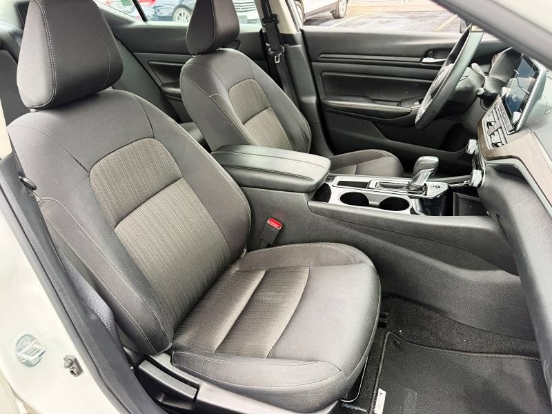 Used 2024 Nissan Altima 2.5 SV FWD image 16
