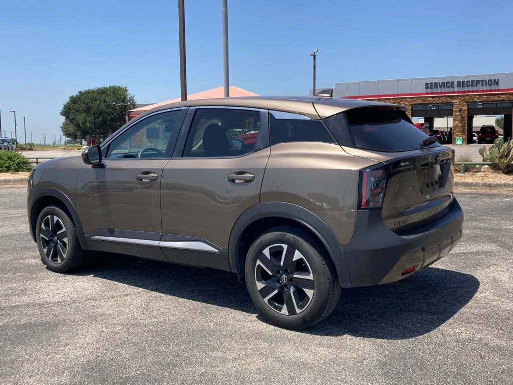 Used 2025 Nissan Kicks SV AWD/4WD image 7