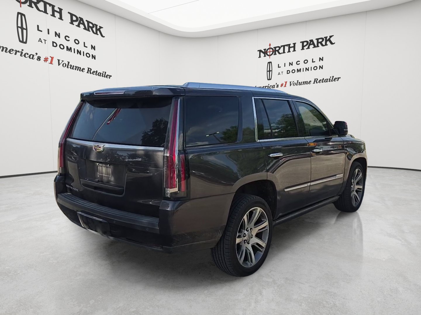 Used 2016 Cadillac Escalade Premium AWD/4WD image 5