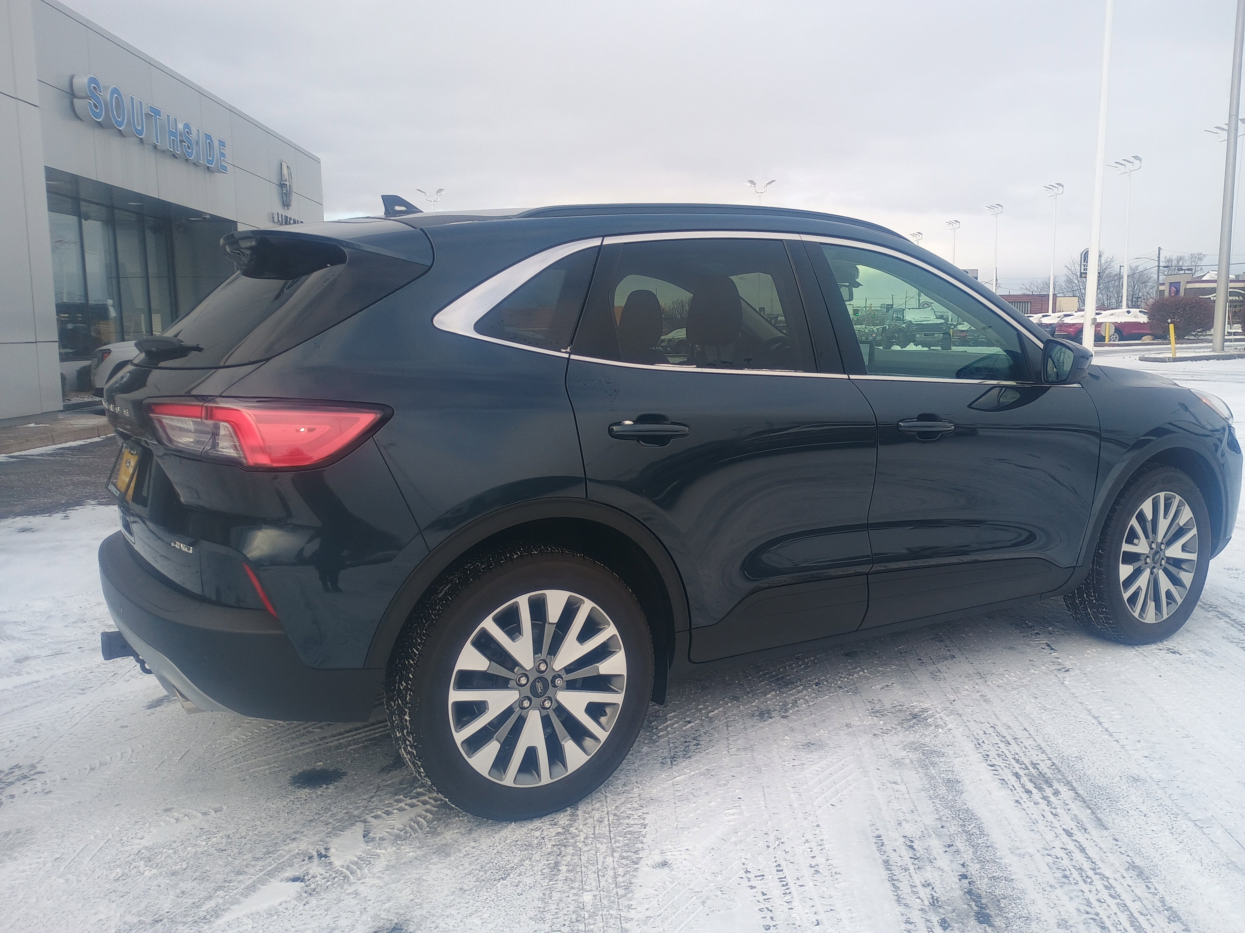 Certified 2022 Ford Escape Titanium w/ Class II Trailer Tow Package image 15