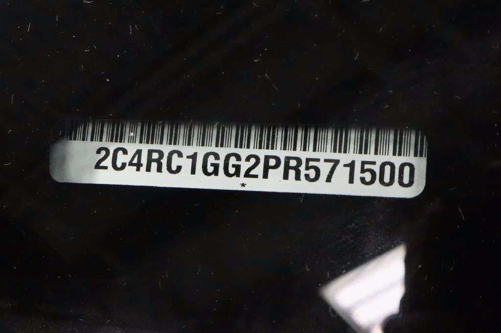 Used 2023 Chrysler Pacifica Limited FWD image 33
