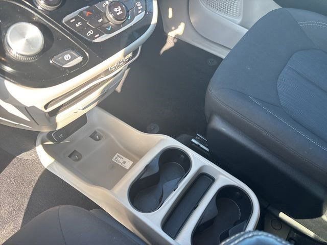Used 2023 Chrysler Voyager LX image 26