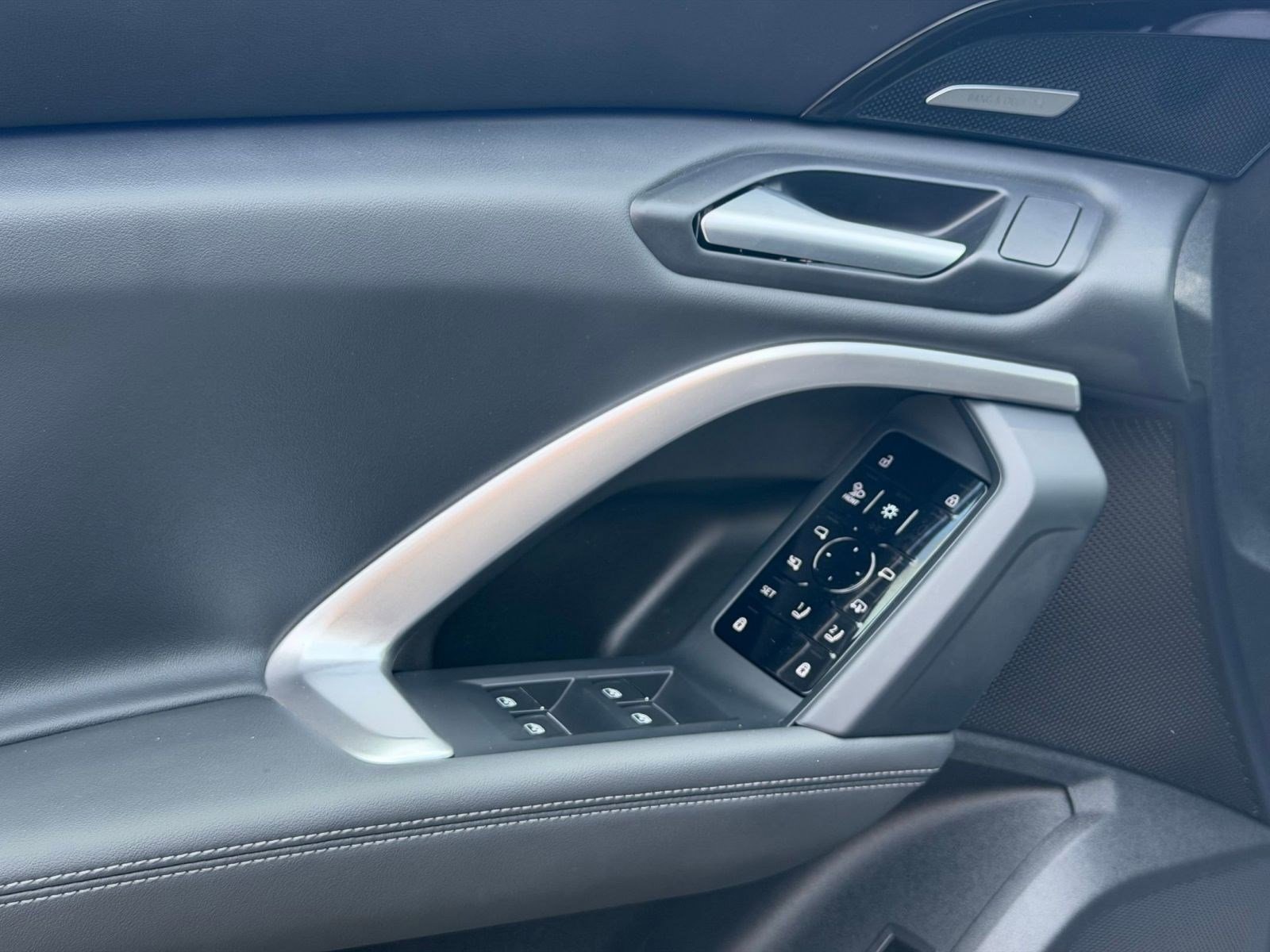 Used 2025 Audi Q5 Premium Plus w/ Premium Plus image 13