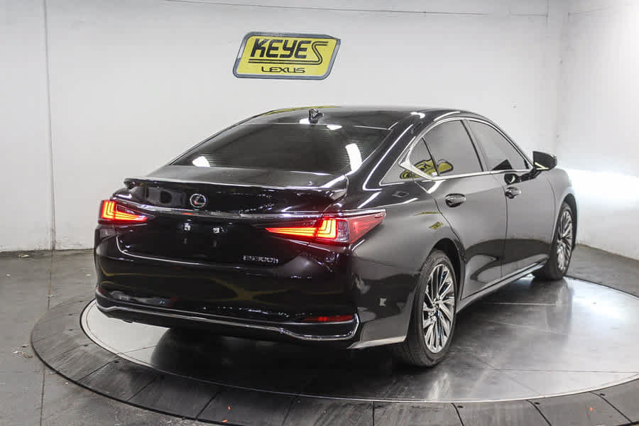Used 2025 Lexus ES 300h w/ Accessory Package (Z1) FWD image 4