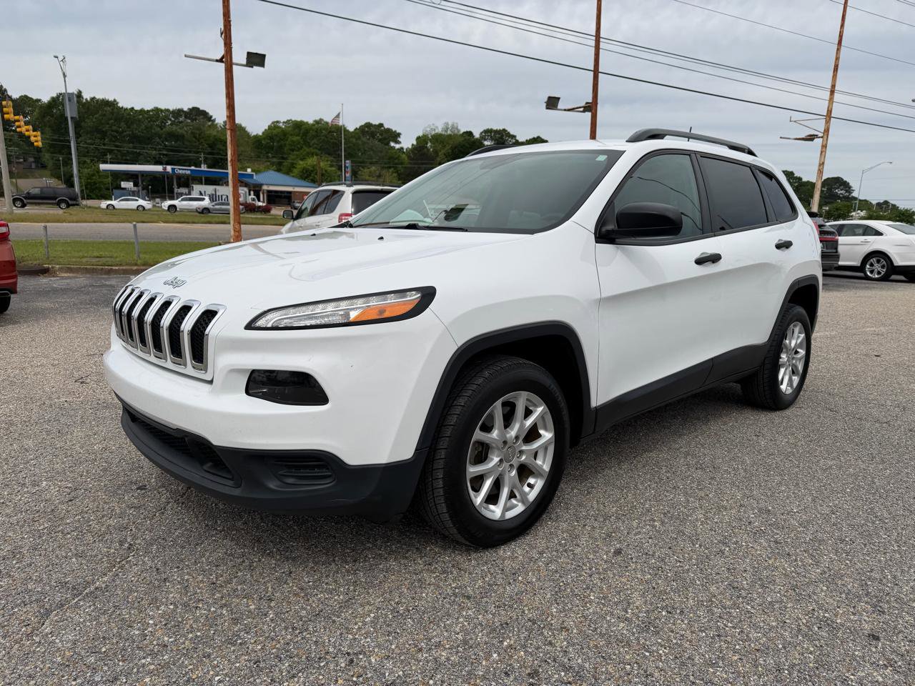 Used 2016 Jeep Cherokee Sport image 10