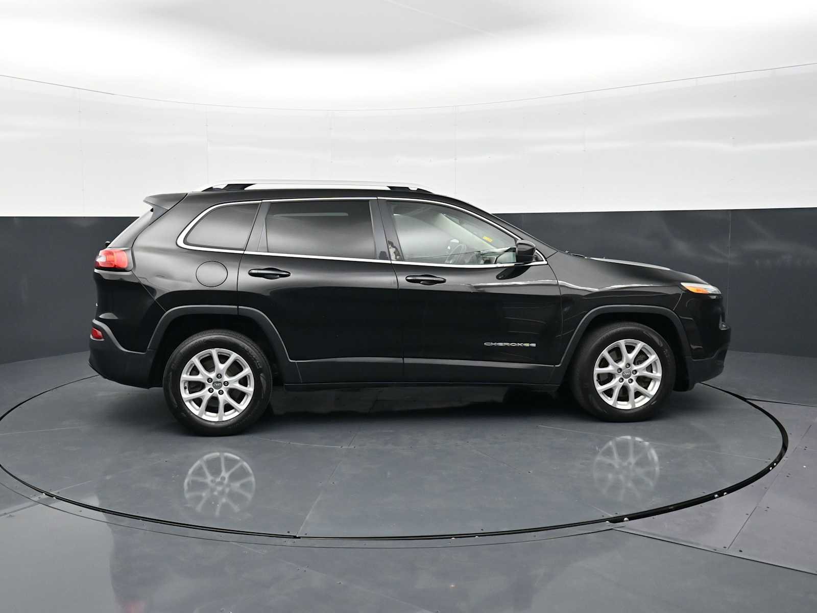 Used 2014 Jeep Cherokee Latitude image 3