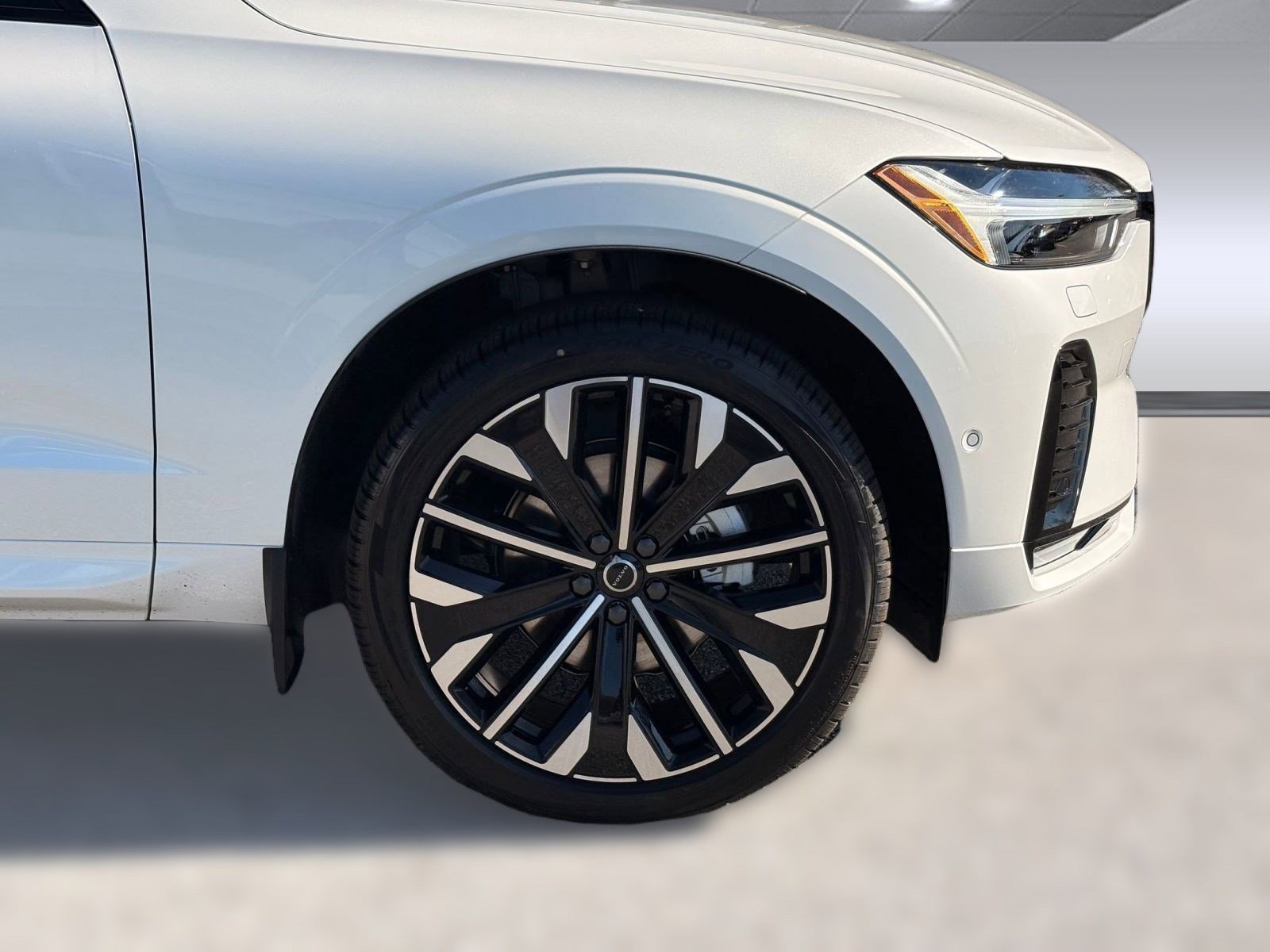 New 2026 Volvo XC60 B5 Ultra w/ Climate Package image 11