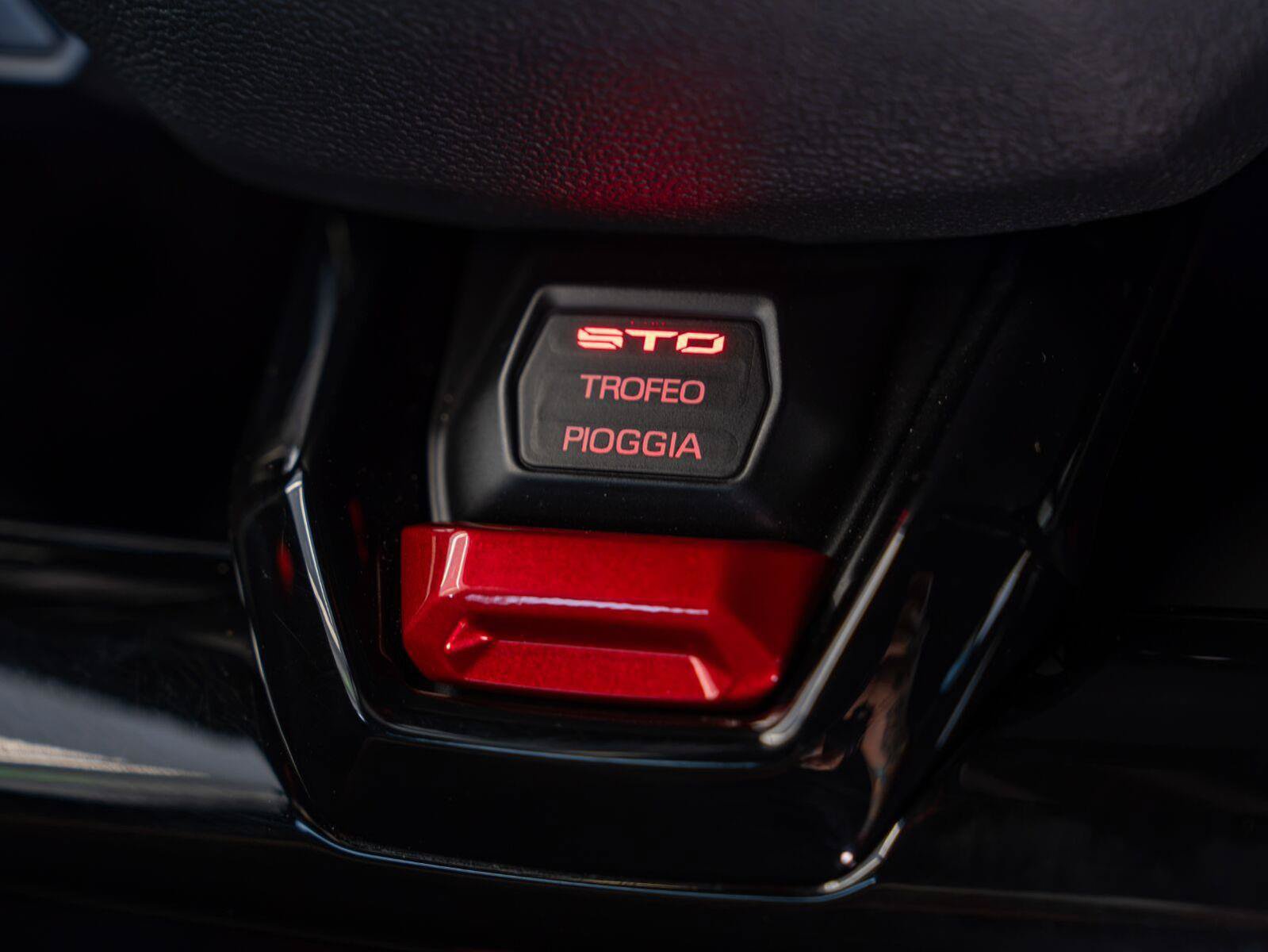 Used 2022 Lamborghini Huracan STO RWD image 83