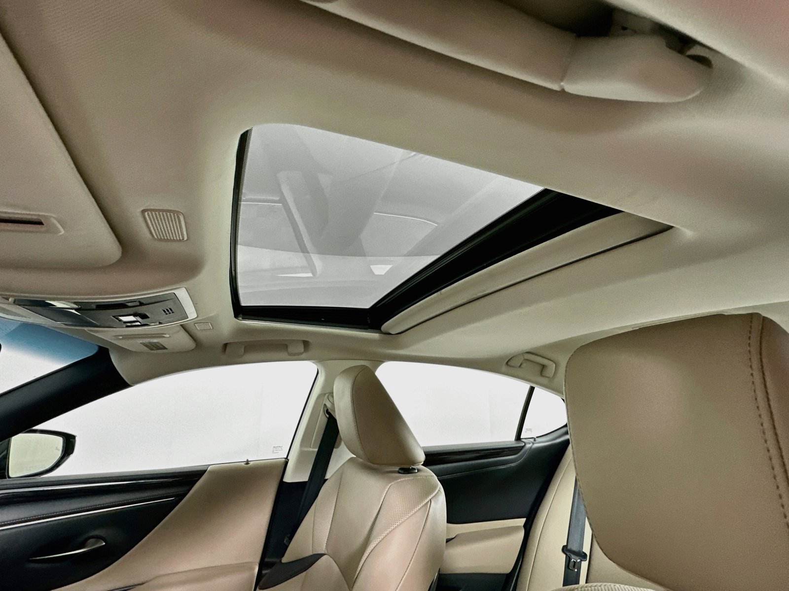 Used 2020 Lexus ES 300h w/ Premium Package FWD image 22