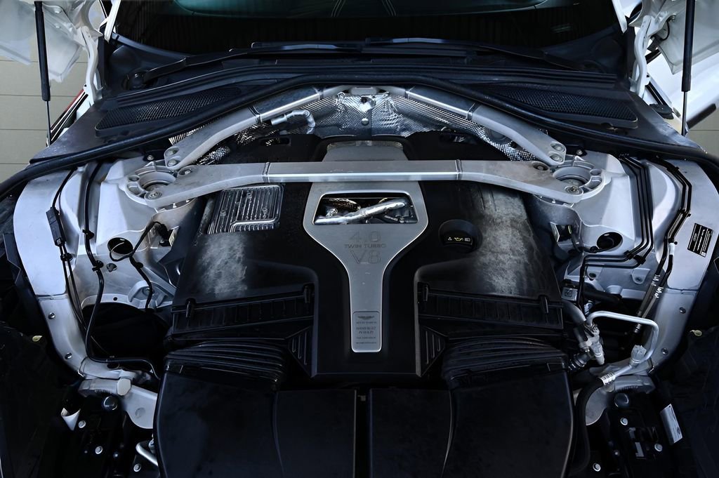 Used 2021 Aston Martin DBX image 44