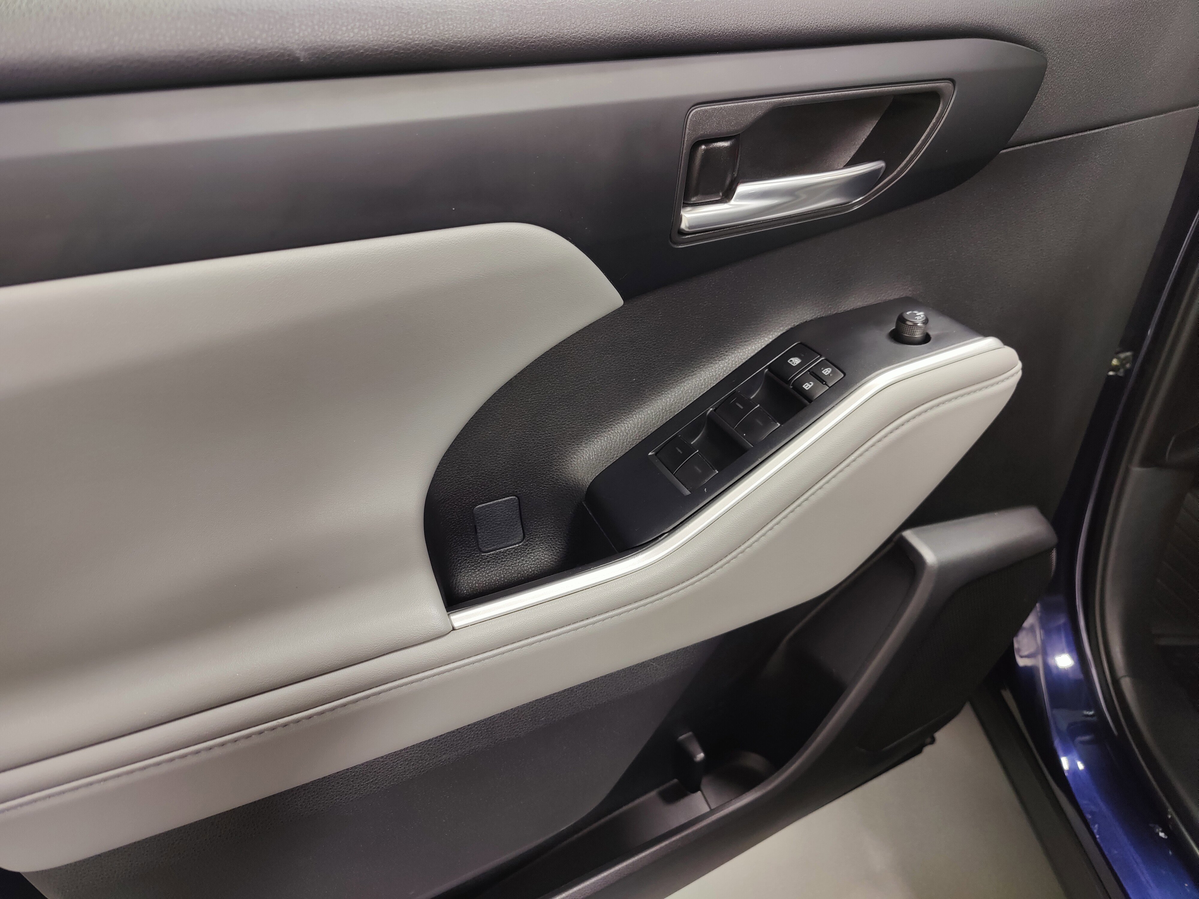 Used 2022 Toyota Highlander XLE image 30