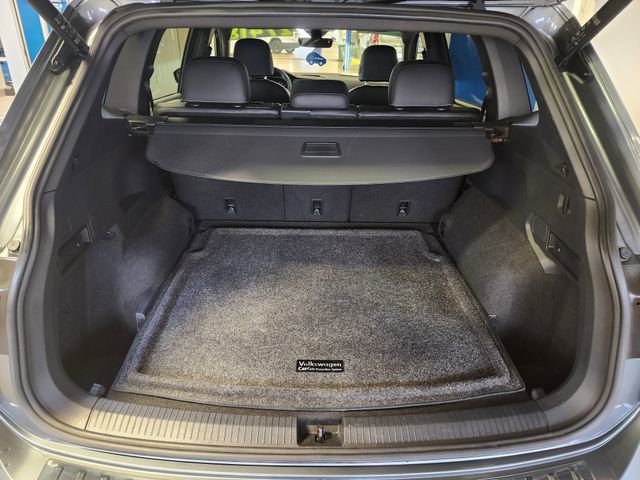 Used 2022 Volkswagen Tiguan SEL R-Line image 16