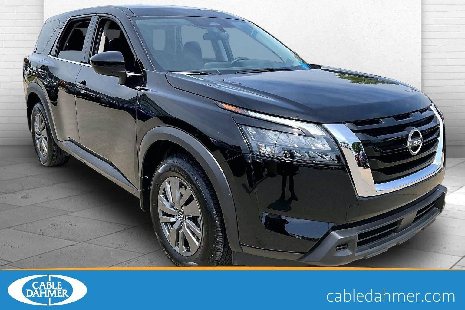 Used 2025 Nissan Pathfinder S AWD/4WD image 1