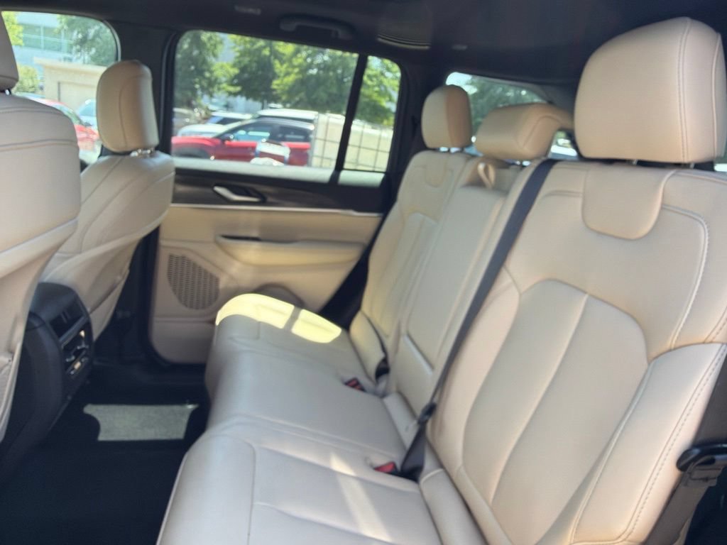 Used 2023 Jeep Grand Cherokee Limited AWD/4WD image 24