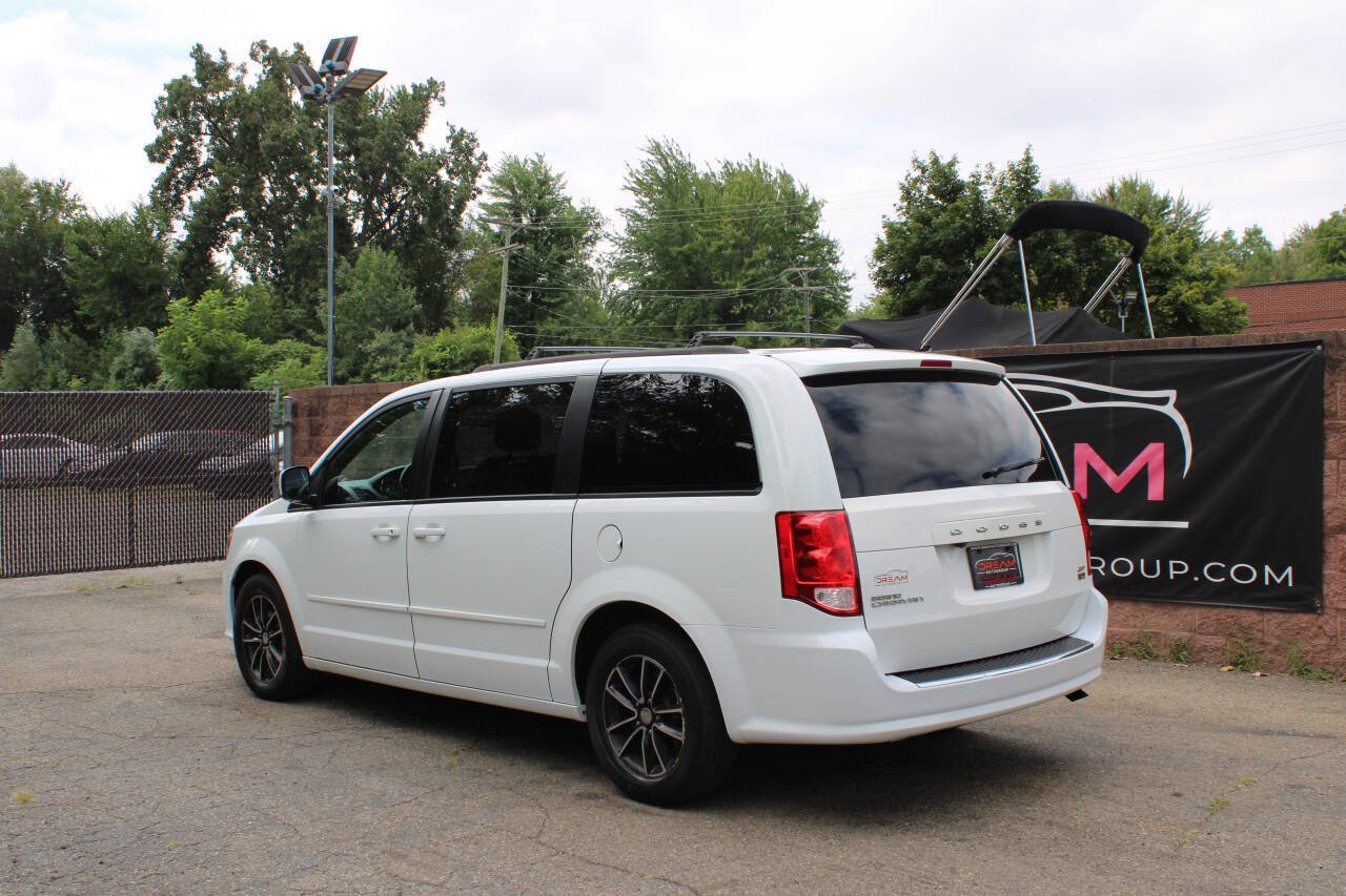 Used 2017 Dodge Grand Caravan GT FWD image 3