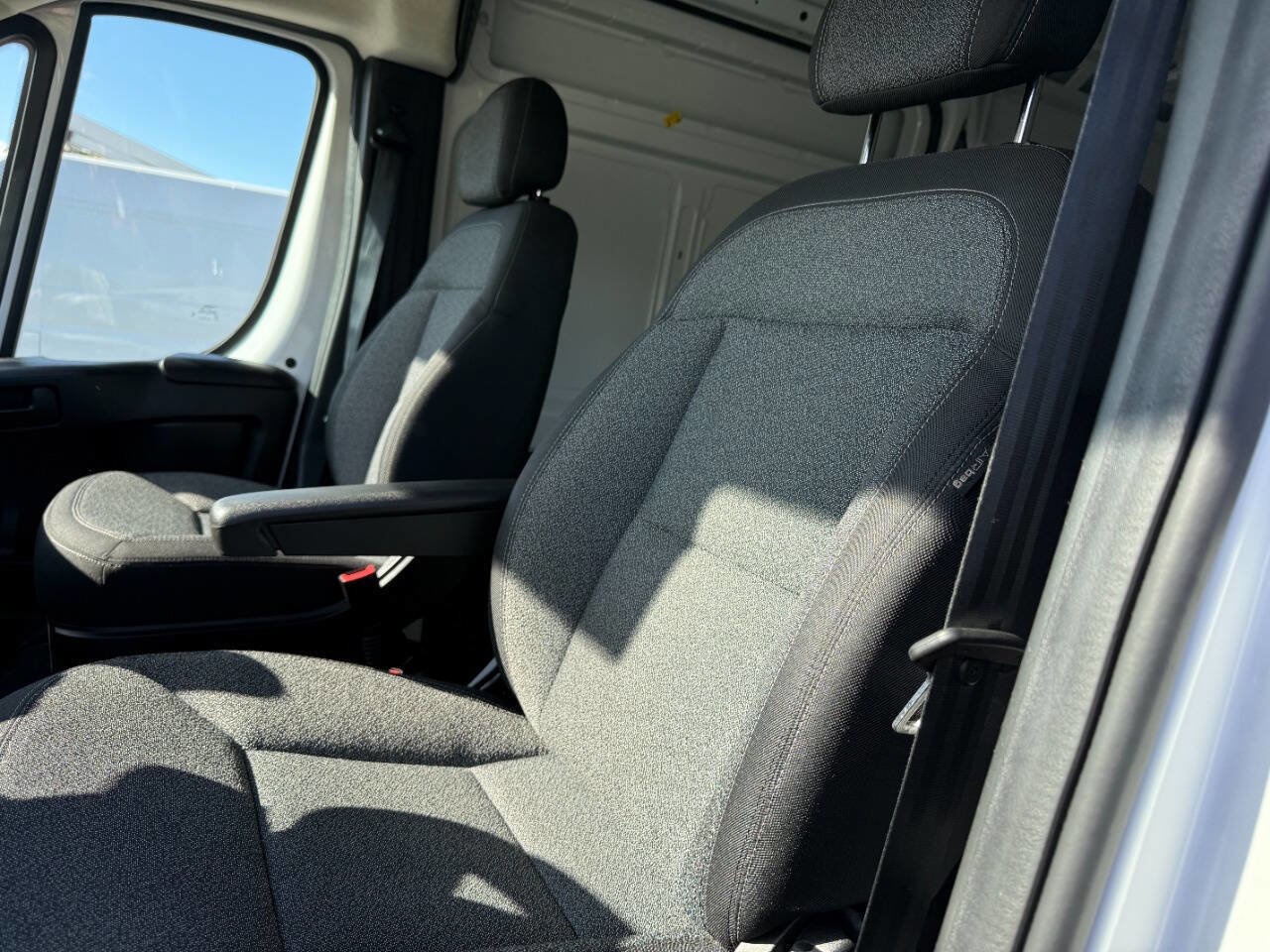 Used 2025 RAM ProMaster 2500 w/ Convenience Group FWD image 16