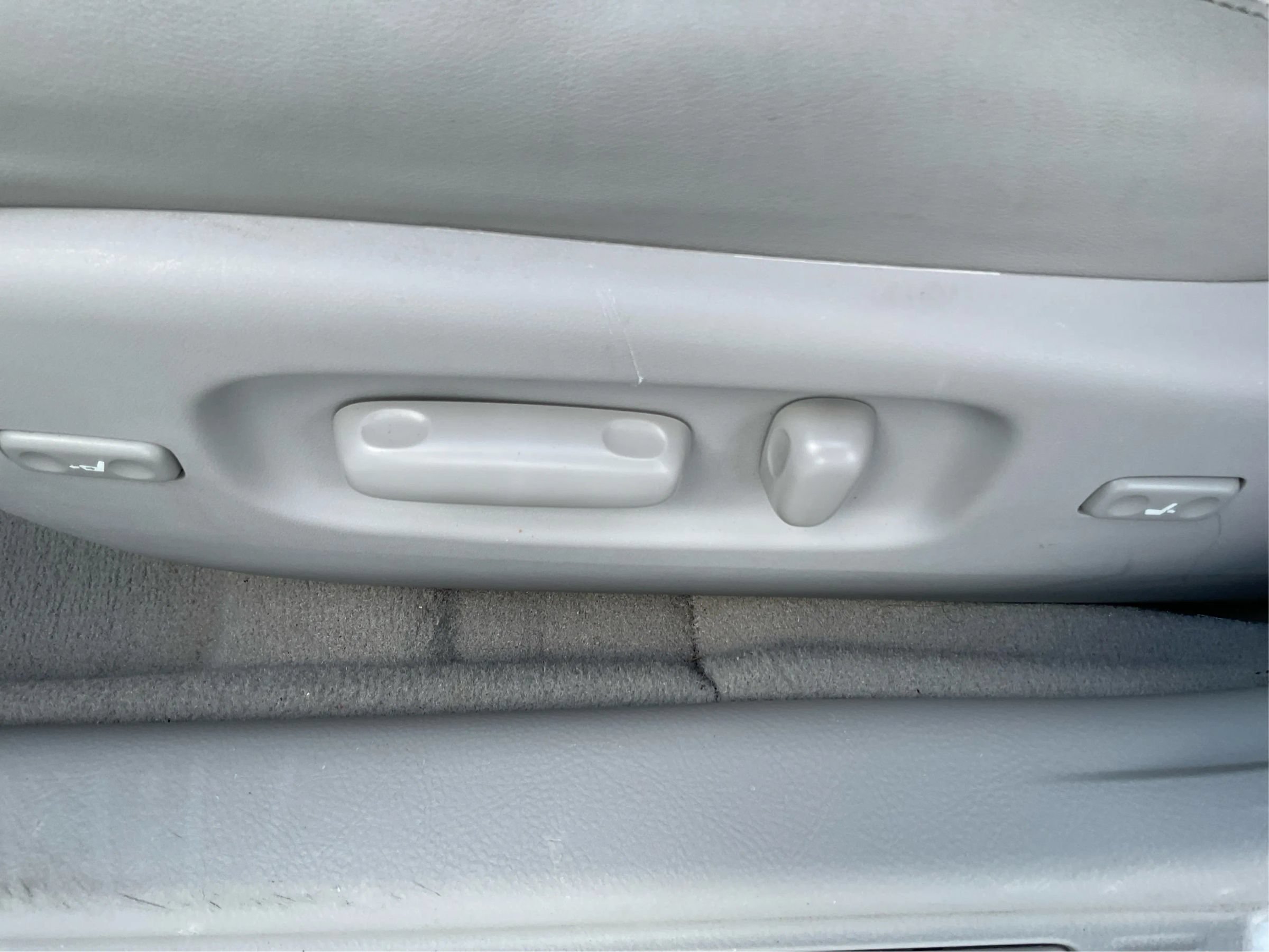 Used 2012 Toyota Avalon Limited FWD image 17