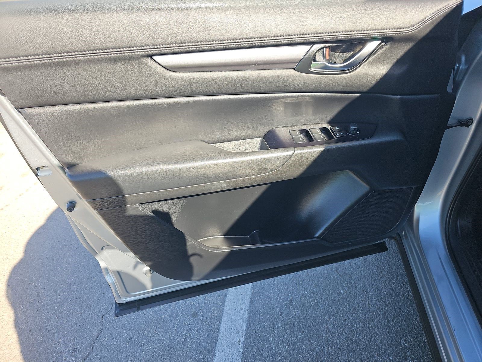 Used 2020 MAZDA CX-5 Touring image 16