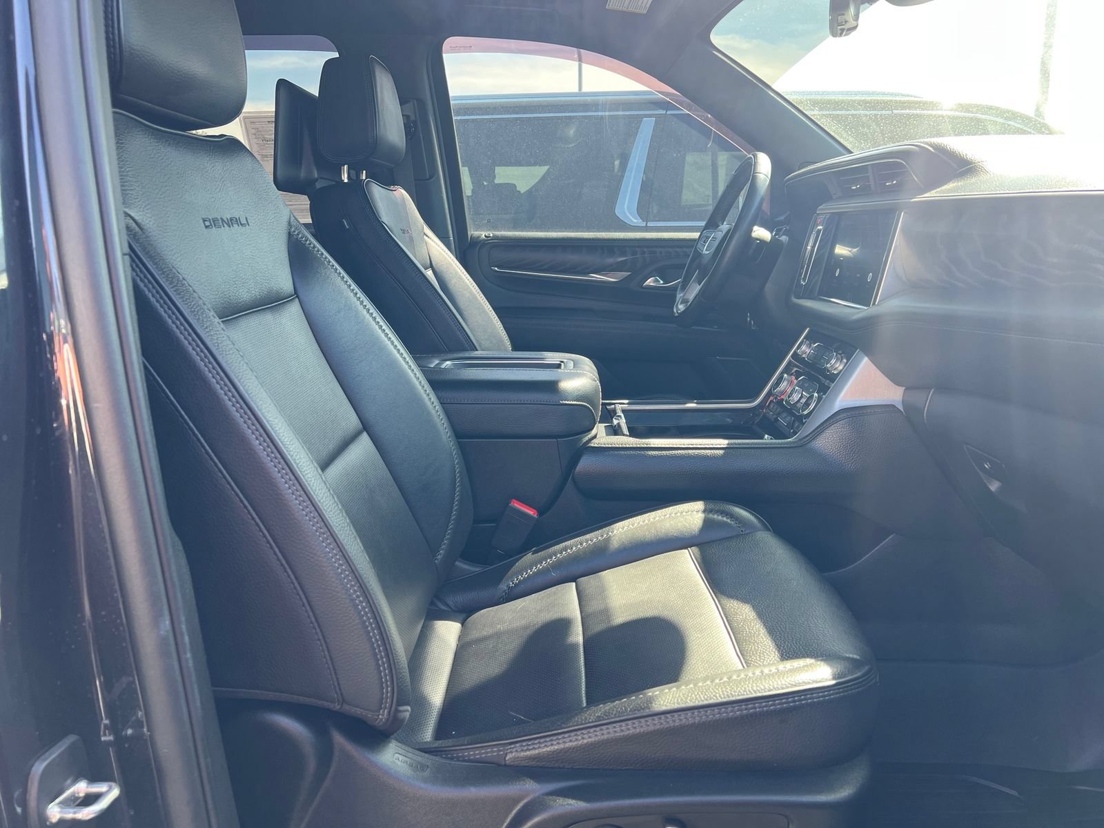 Used 2023 GMC Yukon XL Denali w/ Denali Reserve Package AWD/4WD image 26