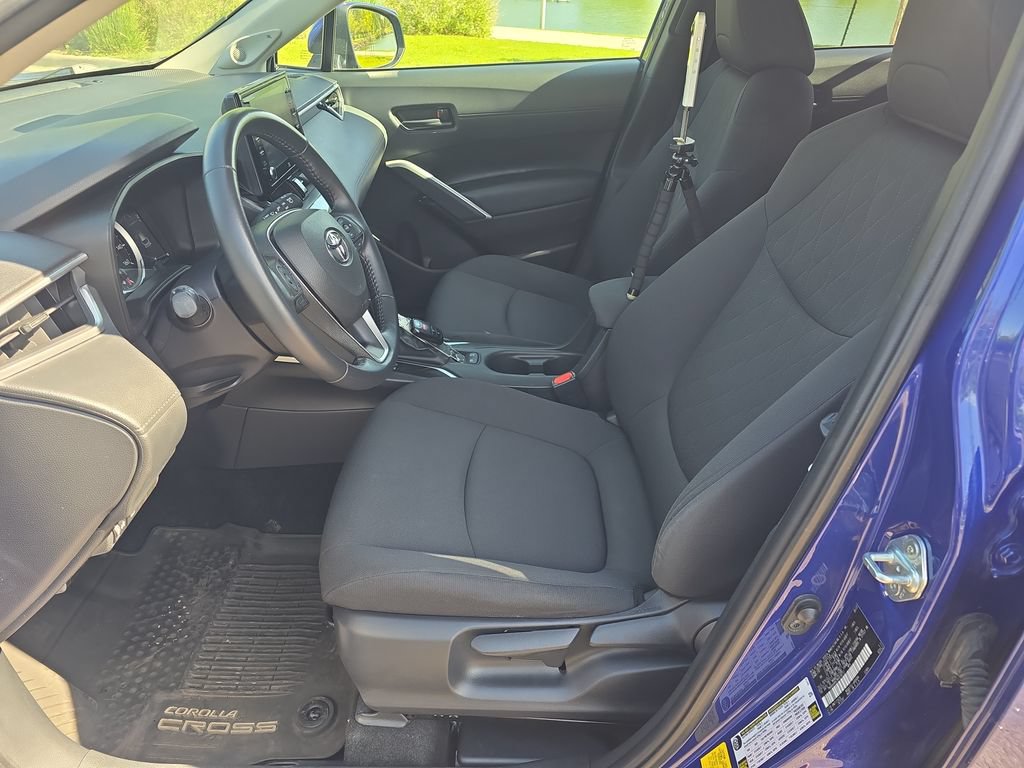 Used 2022 Toyota Corolla Cross LE w/ Moonroof Package AWD/4WD image 11