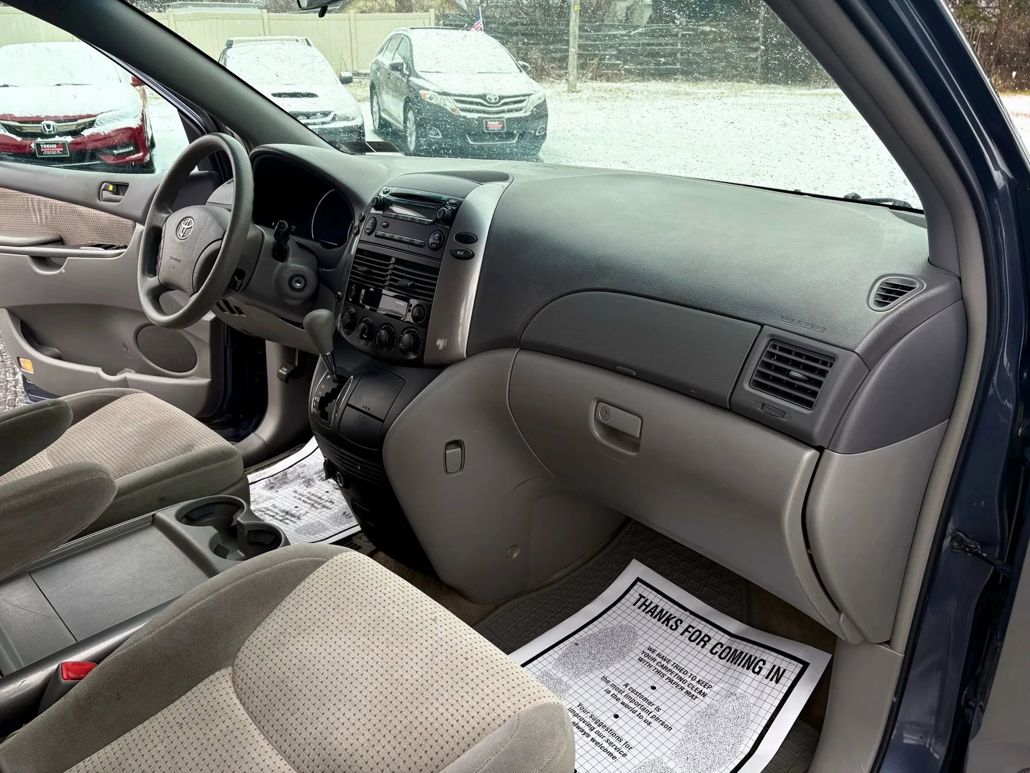 Used 2010 Toyota Sienna LE image 31