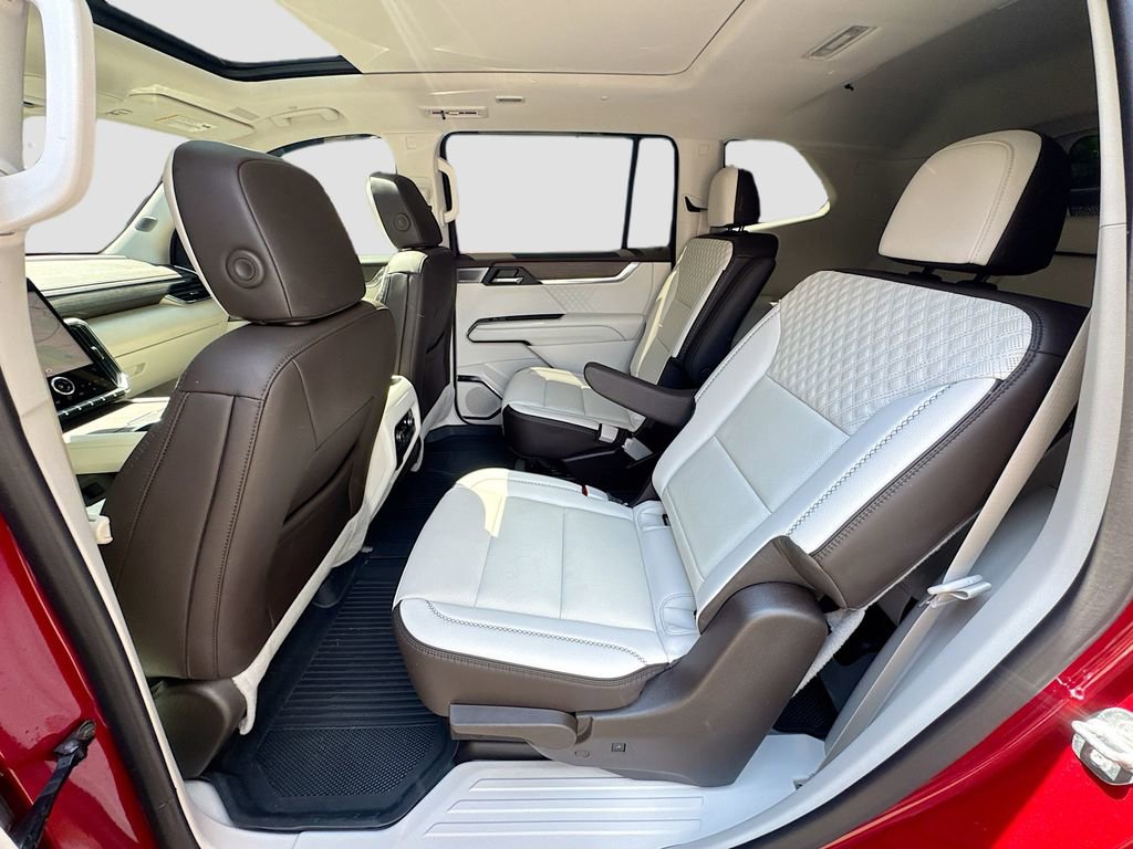 Used 2025 GMC Acadia Denali w/ Super Cruise Package FWD image 24