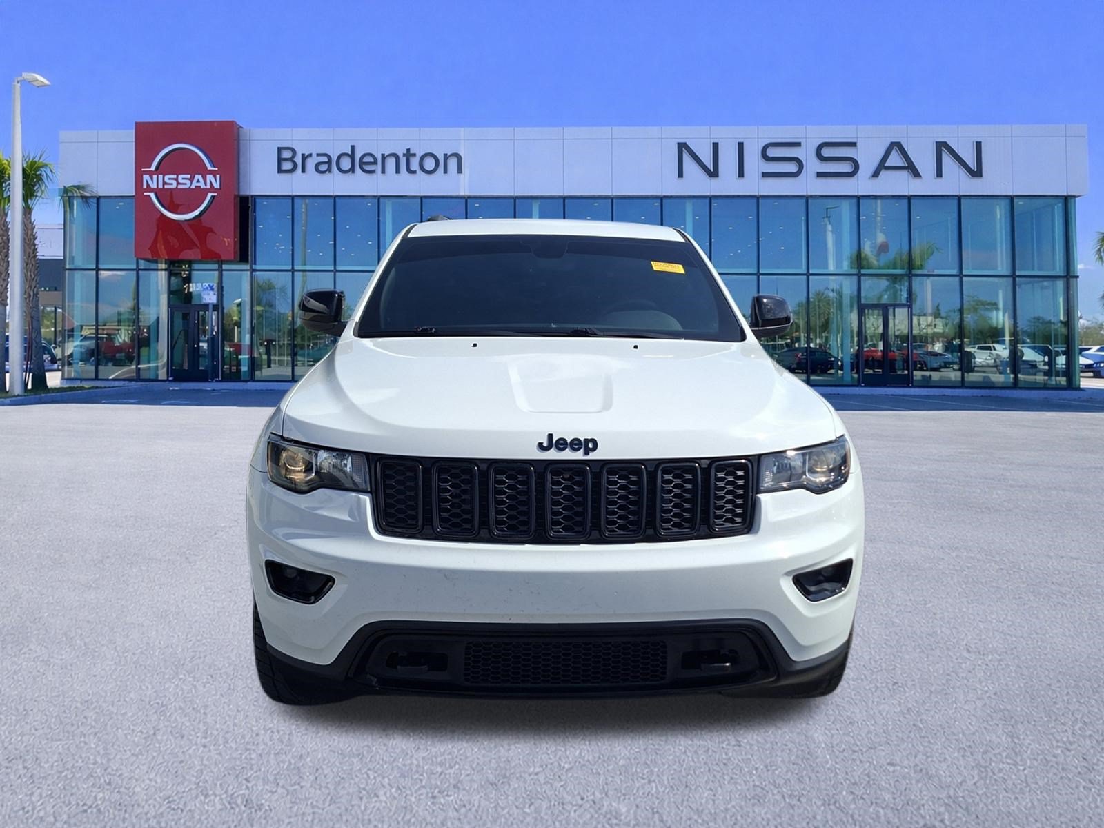 Used 2019 Jeep Grand Cherokee Laredo RWD image 2