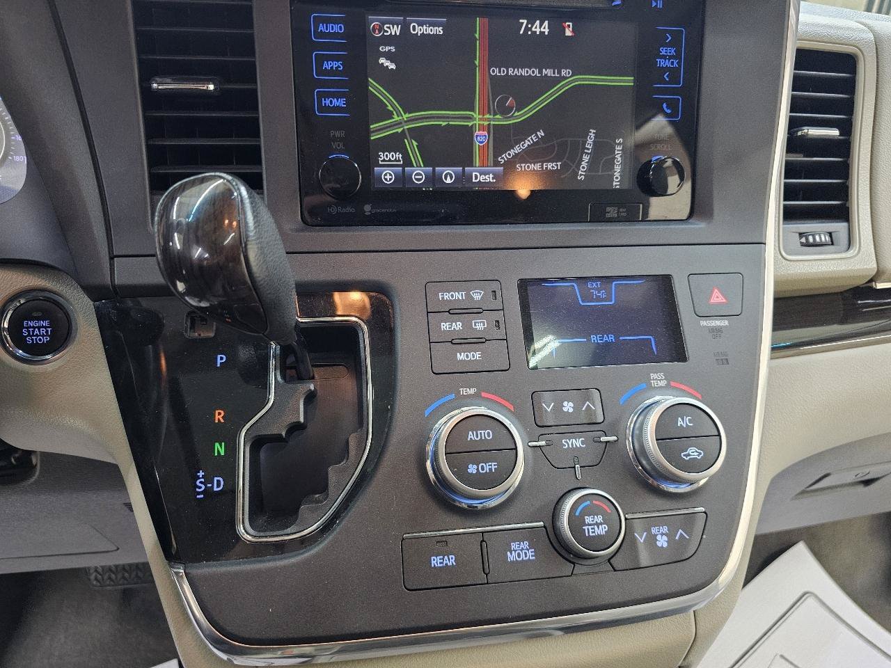 Used 2015 Toyota Sienna XLE w/ XLE Navigation Package FWD image 33
