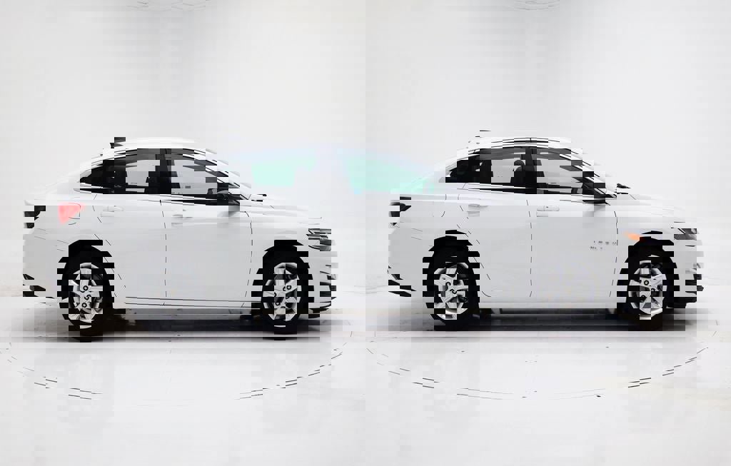 Used 2023 Chevrolet Malibu LS image 3