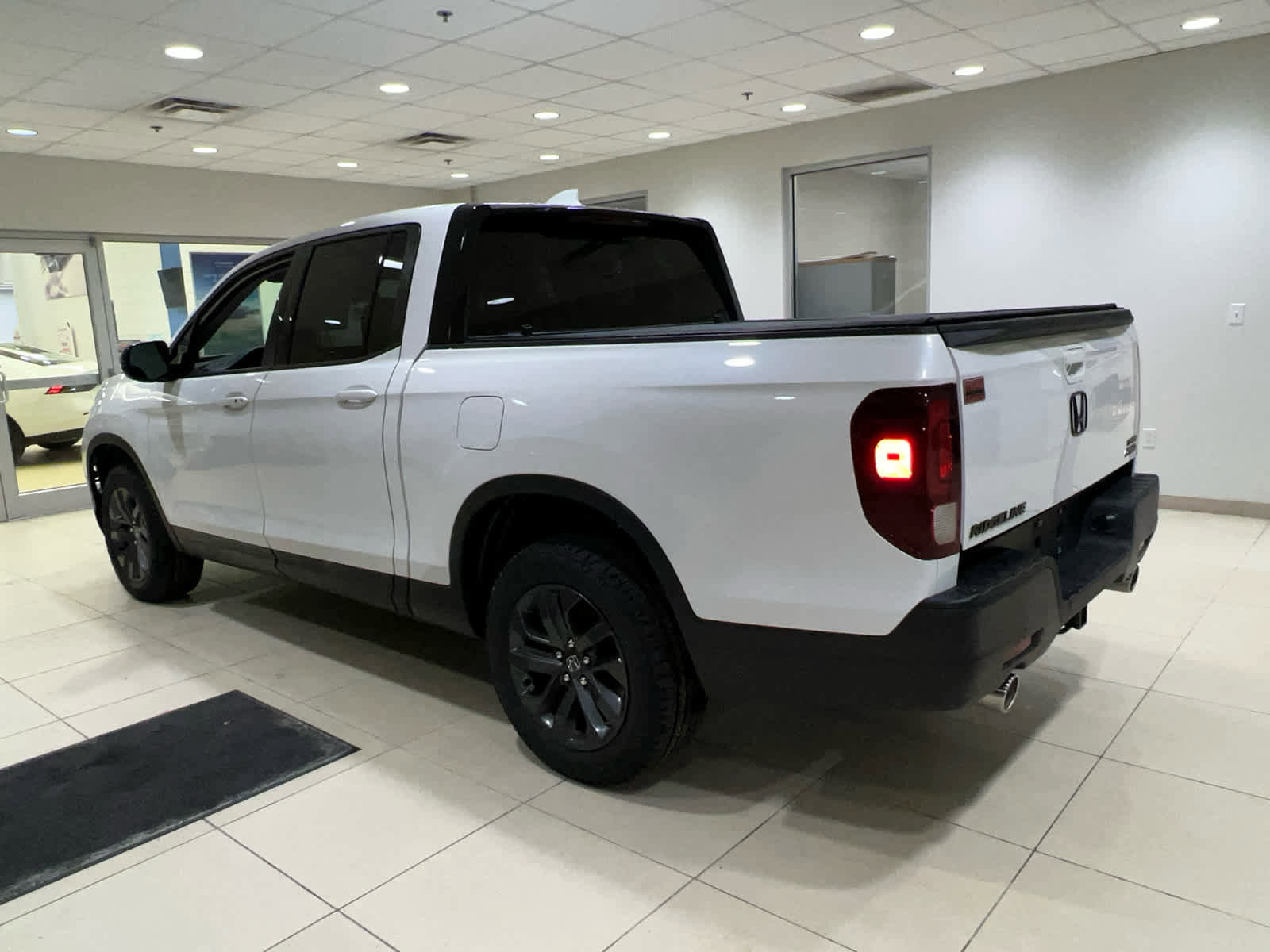 Used 2023 Honda Ridgeline Sport image 8